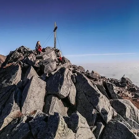 S Vyhladom Na Stity Ovruc 312 Strbske Pleso