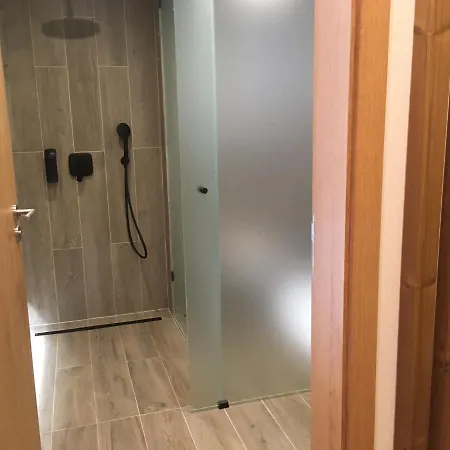 S Vyhladom Na Stity Ovruc 312 Strbske Pleso